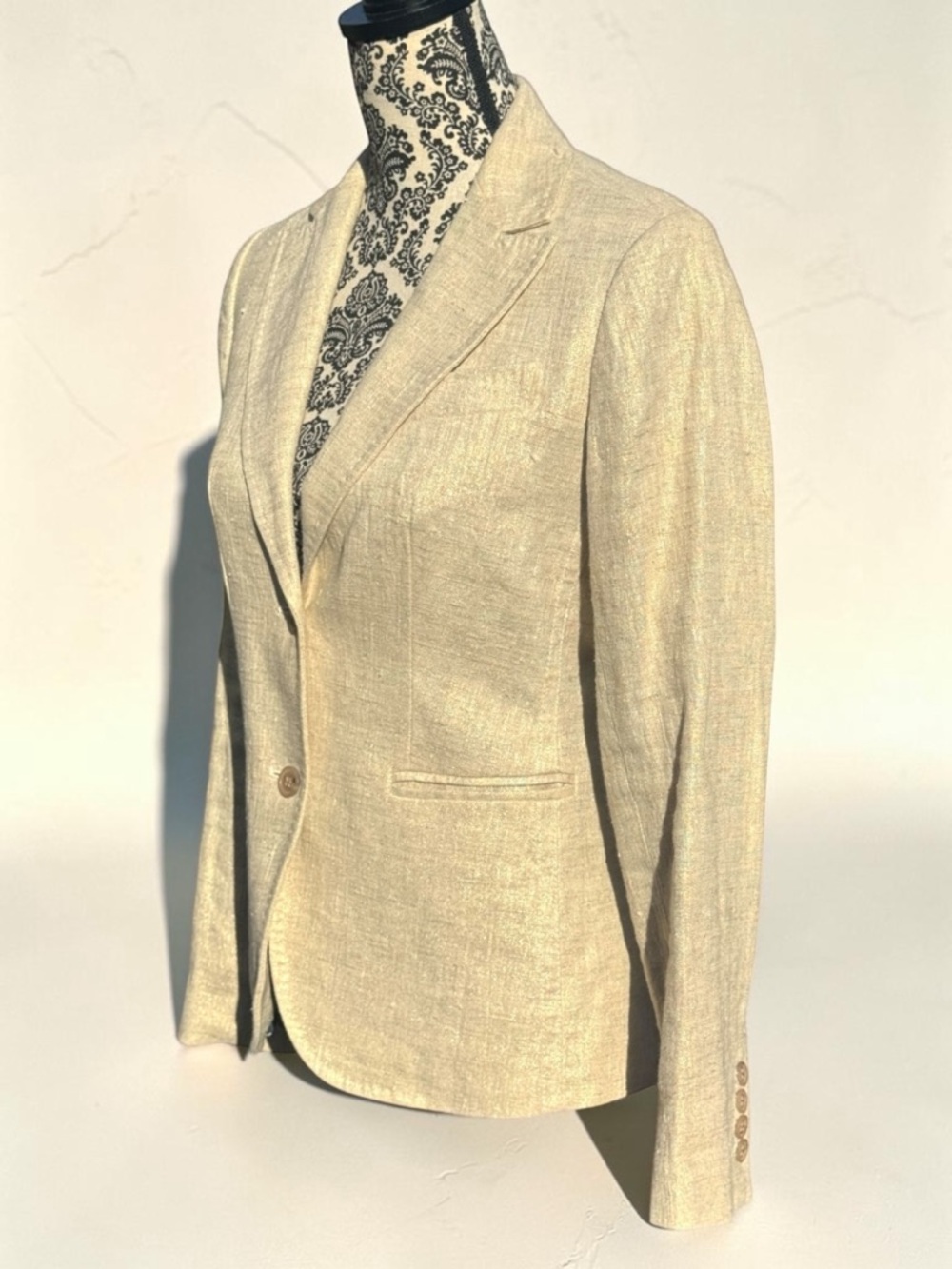 J.Crew Campbell Blazer in Metallic Gold Textured 100% Linen. Size 2. - Picture 3 of 9